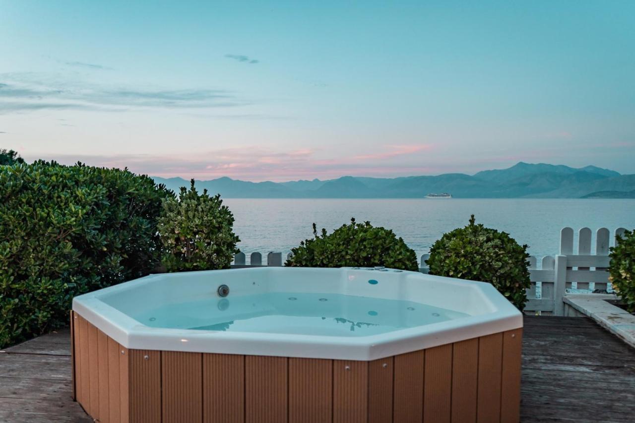 Neptune Sea House - Beachfront Agios Spyridon (Corfu) Exterior foto