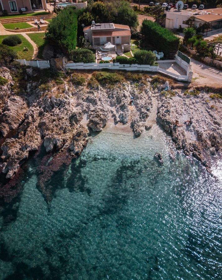 Neptune Sea House - Beachfront Agios Spyridon (Corfu) Exterior foto