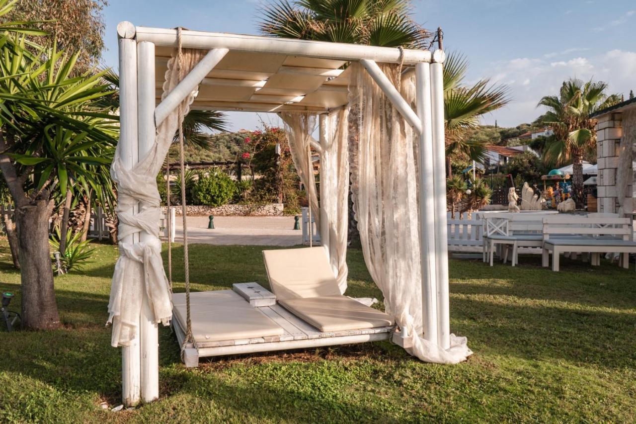 Neptune Sea House - Beachfront Agios Spyridon (Corfu) Exterior foto
